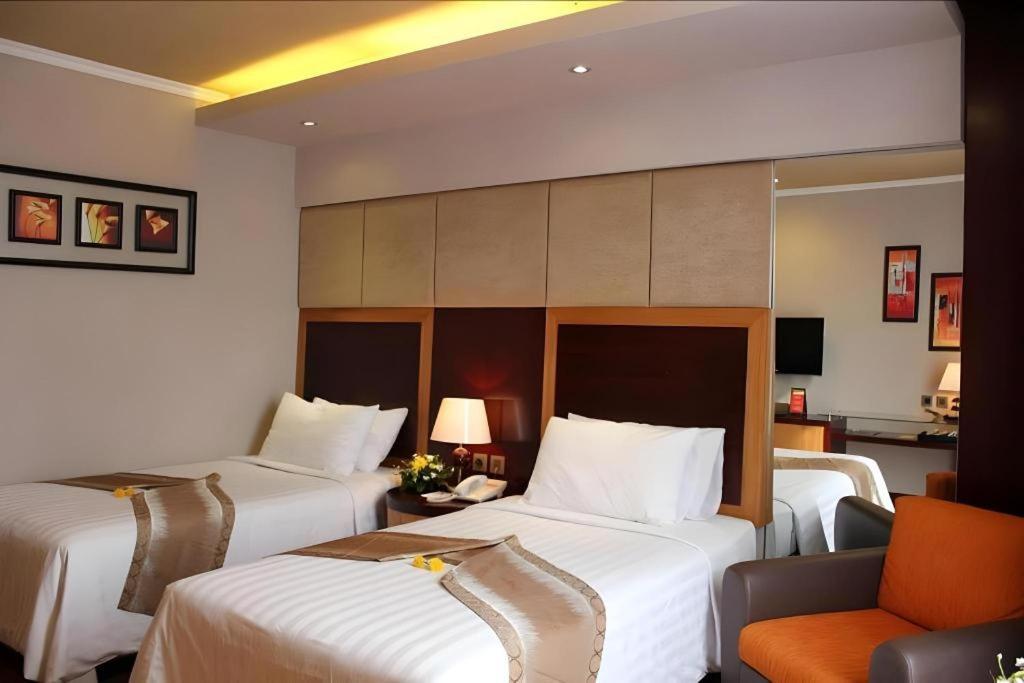 Regent'S Park Hotel Malang Exterior foto