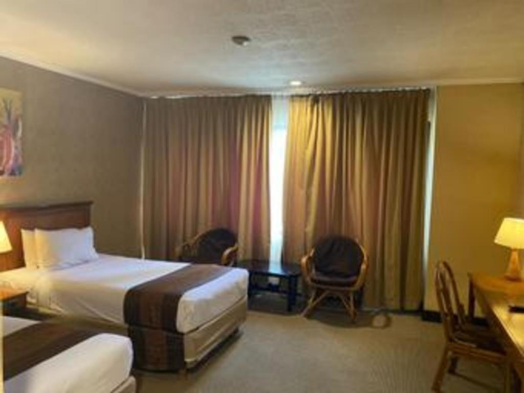 Regent'S Park Hotel Malang Exterior foto